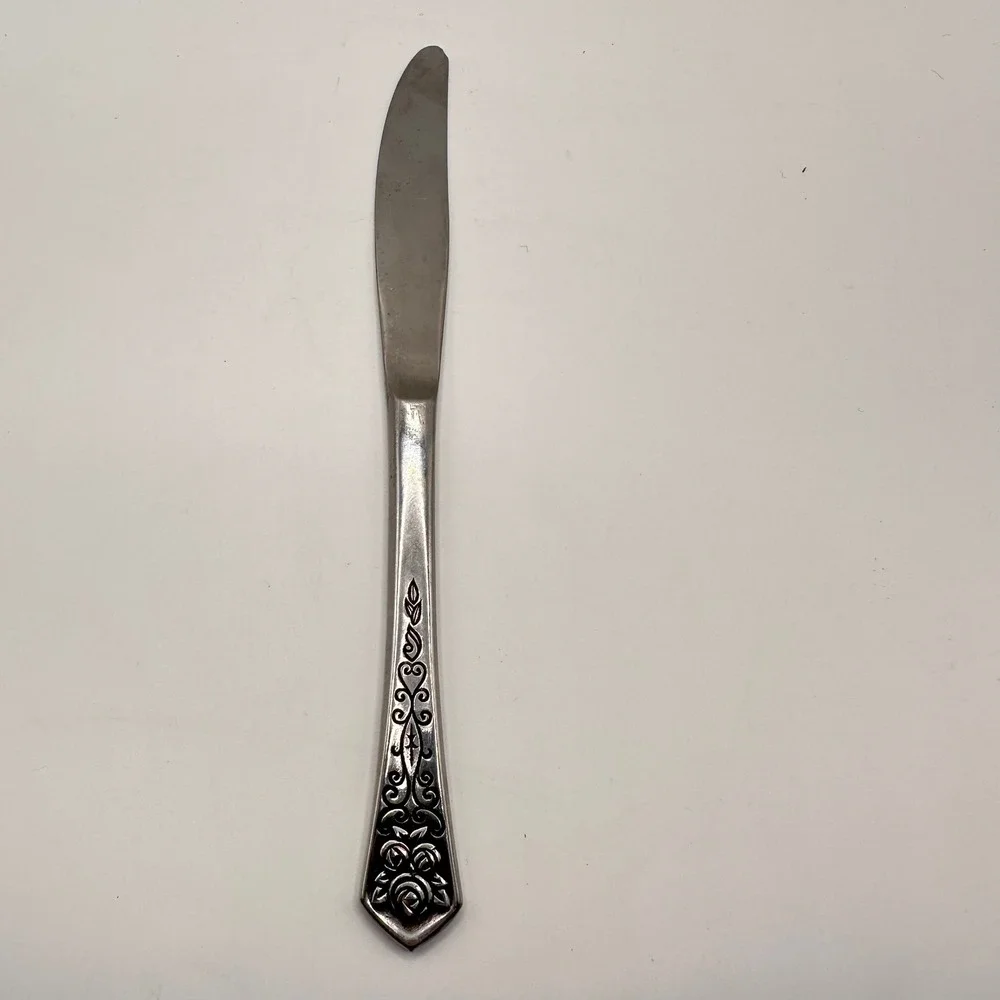 Oxford Hall Stainless Japan Rose Queen's Tapestry Serrated Dinner Knife Vintage